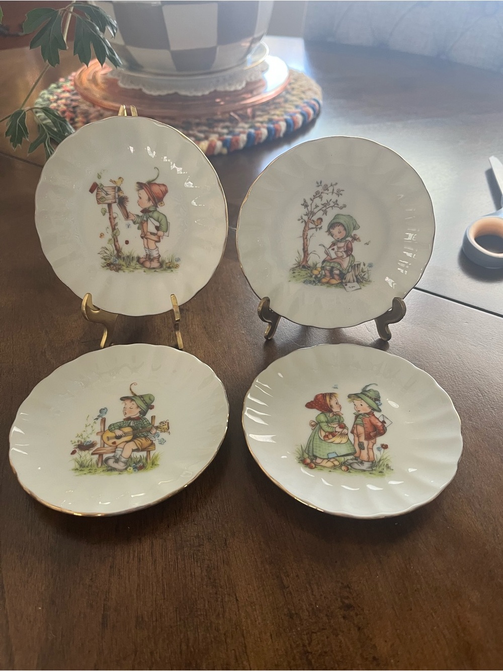 Avon: Vintage-Style Porcelain Mini Plates with Cherubic Children Illustrations